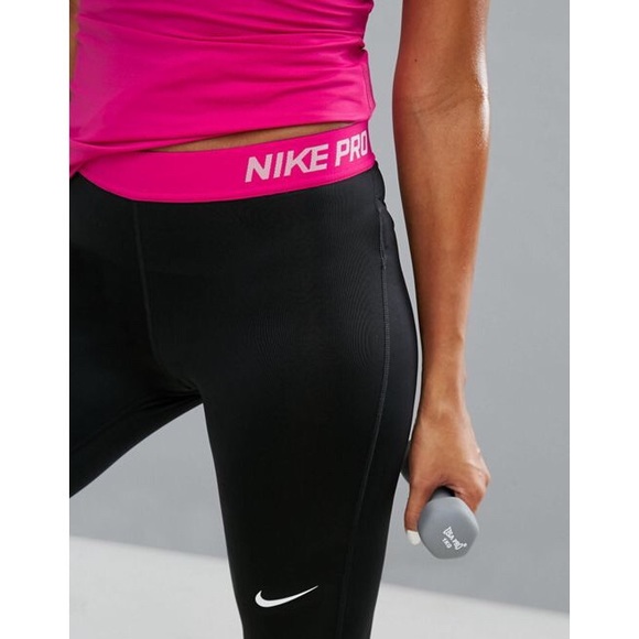 HOST PICK π₯³ποΈπ NIKE Pro Training Capris, Black/Vivid Pink - Picture 4 of 9